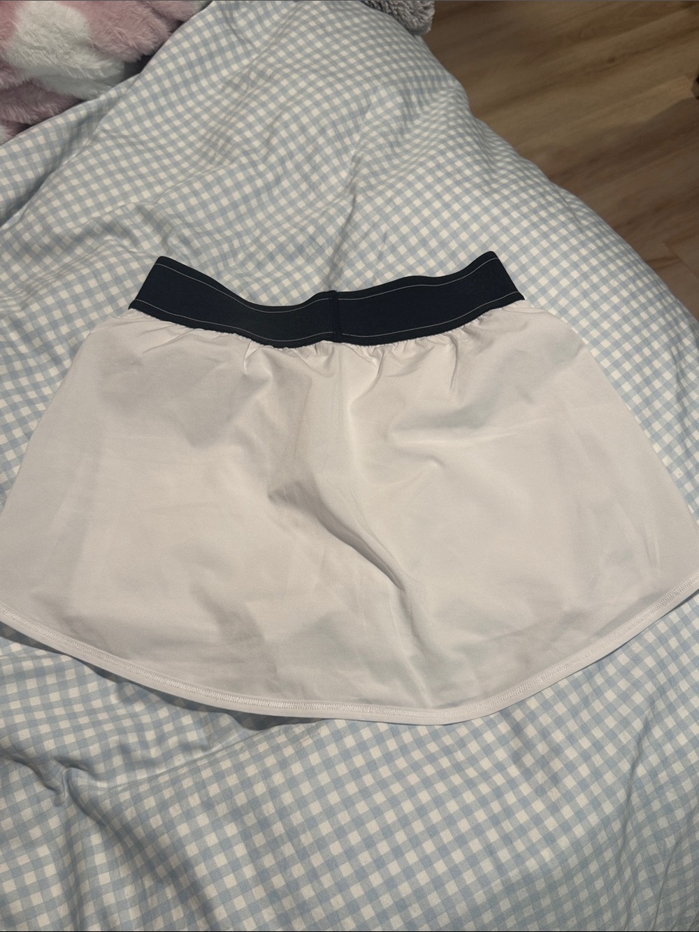 ALO Yoga White Athletic Skort with Black Waistband - Picture 2 of 2
